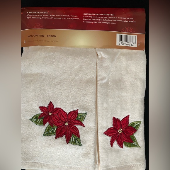 NWT Marina Decoration 3 pc. Poinsettia bathroom towel set. - Picture 4 of 4